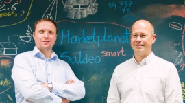 Marketplanet inwestuje w SaldeoSMART – milowy krok w przyszłość BIZNES, Finanse - Marketplanet i SaldeoSMART wprowadzają polskie zakupy i księgowość w nową erę. Od teraz firmy mogą wykorzystać potencjał automatyzacji procesów zakupowych i księgowych w nowym wymiarze oraz odkrywać potencjał internetu w kontaktach z dostawcami.