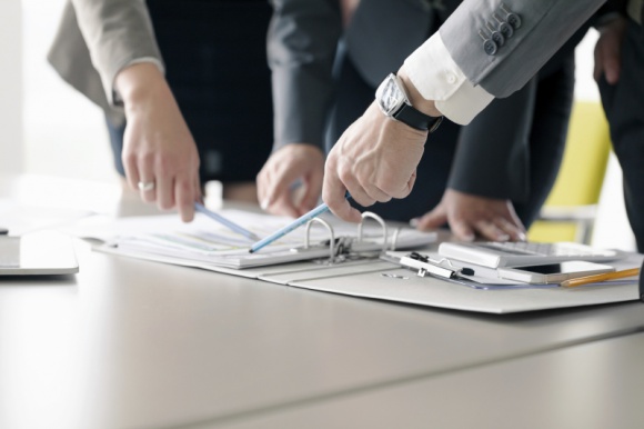 Gwałtownie przybywa firm, które spodziewają się wzrostu zatorów płatniczych BIZNES, Finanse - Coraz więcej przedsiębiorstw w Polsce boryka się z problemem niezapłaconych faktur. Do 16,2 proc. (z 13,5 proc.) wzrósł odsetek firm, u których zjawisko to narasta.