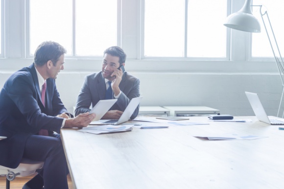 Windykator czy komornik – kto szybciej i taniej odzyska pieniądze BIZNES, Finanse - 9 miliardów zł są winne polskie firmy innym przedsiębiorcom – wynika z danych Krajowego Rejestru Długów. Wierzyciele próbują różnych sposobów, żeby je odzyskać. Jedni upominają się o pieniądze samodzielnie, inni oddają sprawę do sądu, kolejni korzystają z usług windykatorów.