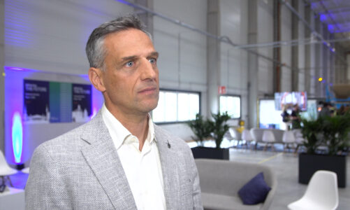 Dzięki sztucznej inteligencji przesyłki mogą trafiać do klientów tego samego dnia. Liczba takich dostaw w Amazon znacząco rośnie