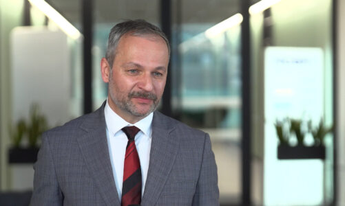 Orlen stawia na produkcję syntetycznych paliw lotniczych i zeroemisyjny wodór. Szuka innowacji w tych obszarach