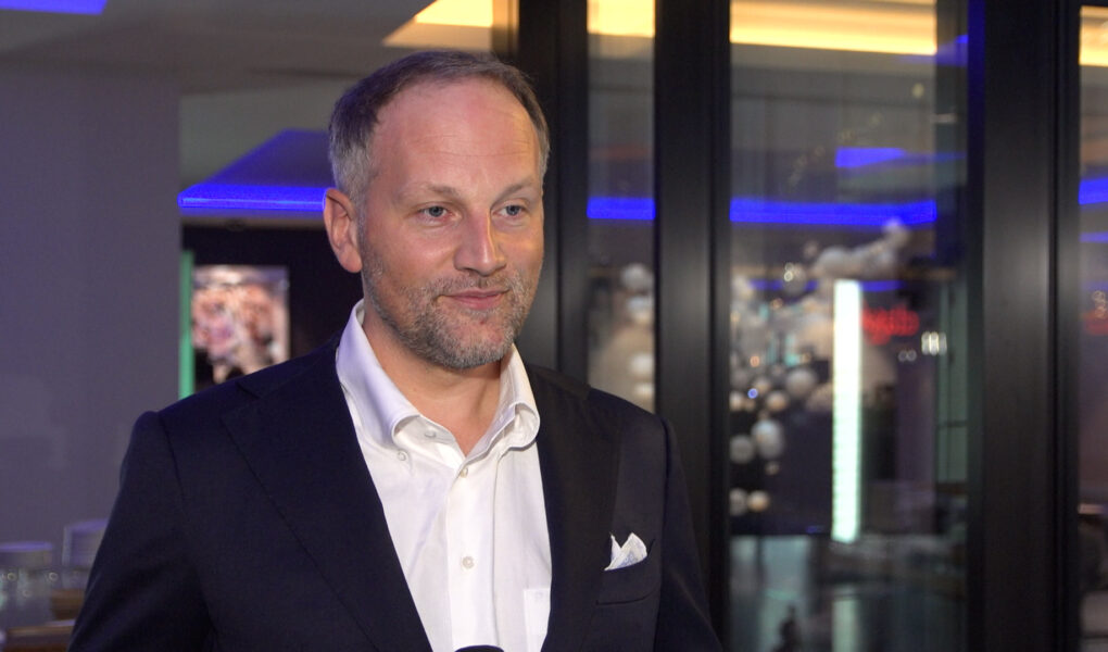 Ze względu na różnice w cenach surowce wtórne przegrywają z pierwotnymi. To powoduje problemy branży recyklingowej